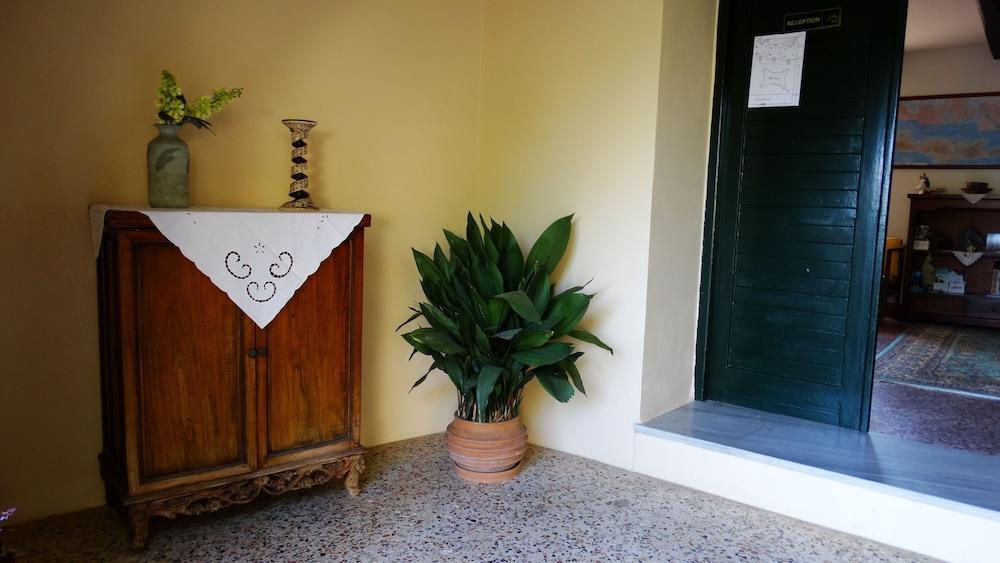 Orestis Hotel Sea View Apartments 斯塔罗斯 外观 照片